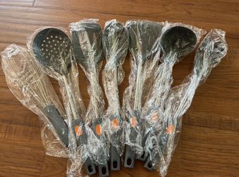 Brand New 7 Piece Silicone Utensil Set (No Tongs)