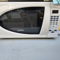 Sale $25 White Sunbeam Microwave