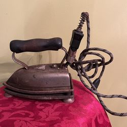 Antique American Beauty Iron c. 1(contact info removed) with Detachable Cord & Original Stand 