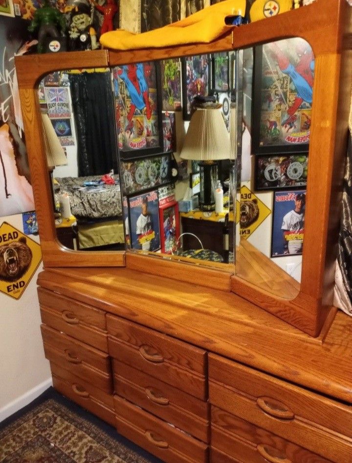 Wooden Dresser w/11 Drawlers 