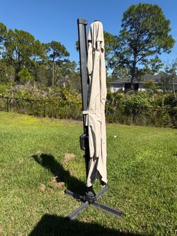 Cantilever umbrella