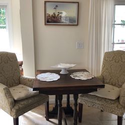 Vintage Wood Dining room table or side table excellent condition 35 x 33 with extensions height is 30