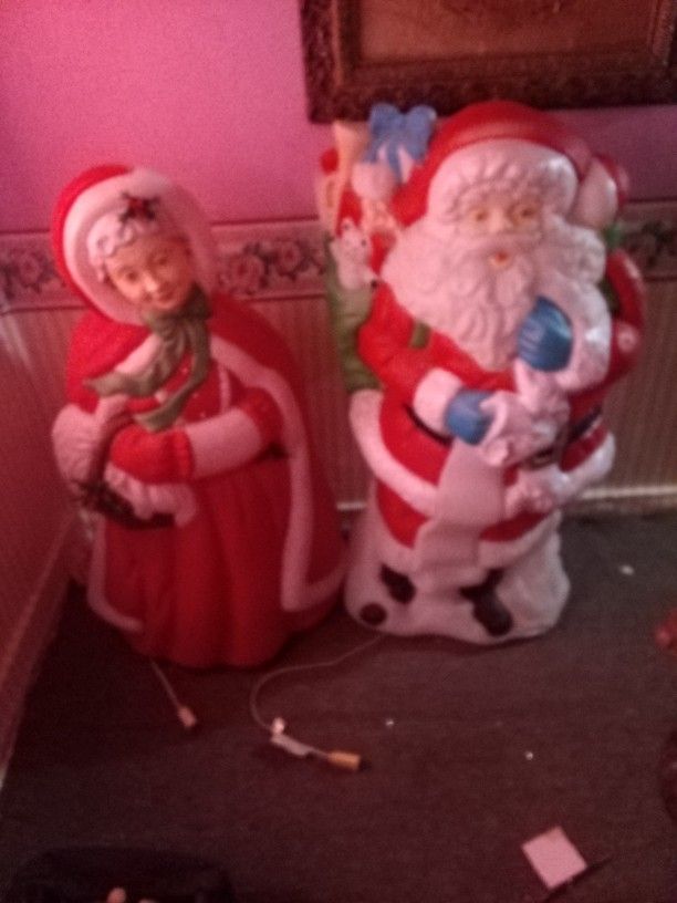 Blow Molds Santa And Mrs..They The Rare Ones With The Realistic  Eyes 145 For Both