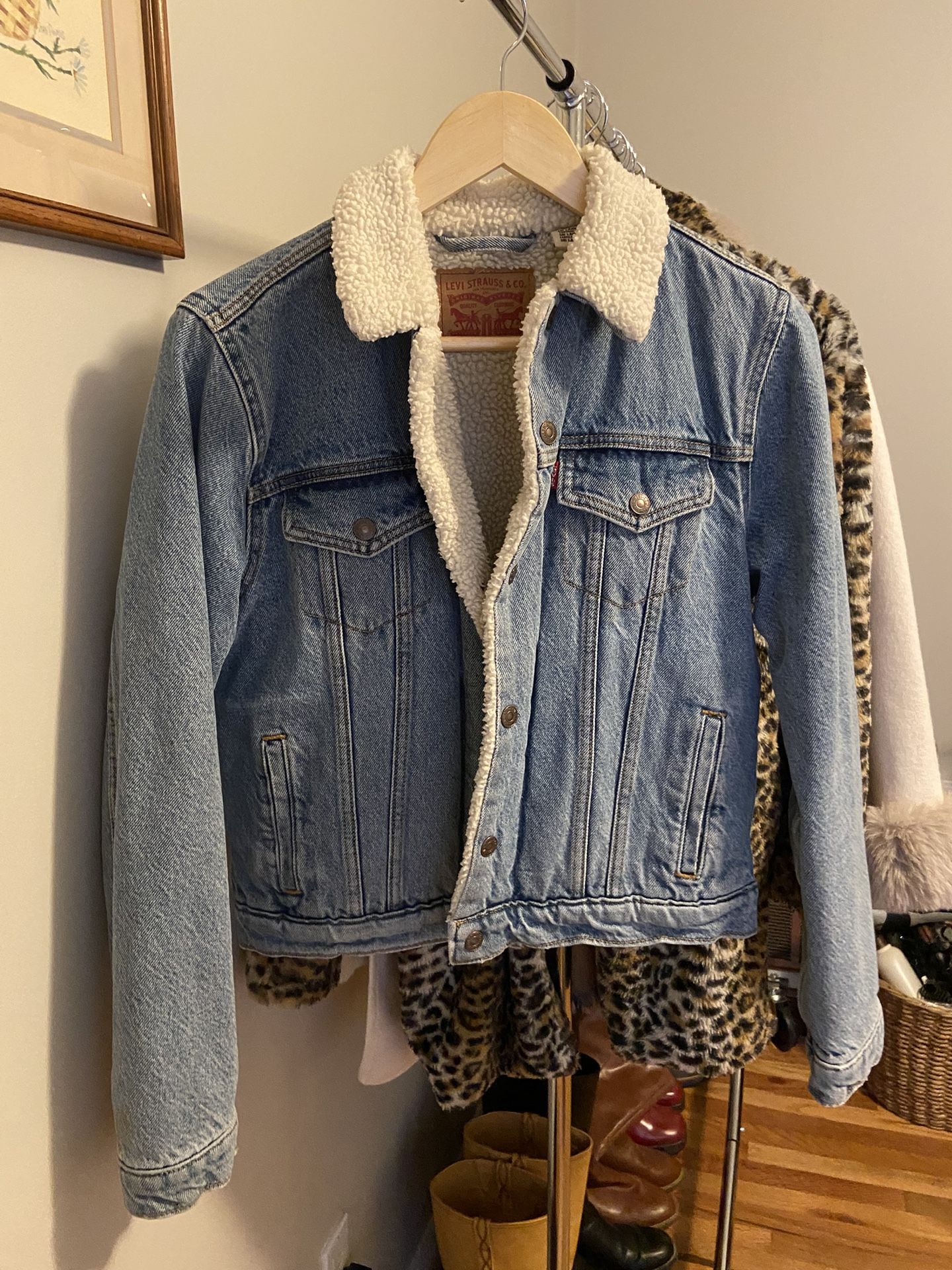 Levi’s Women’s Sherpa Size Small Good Condition