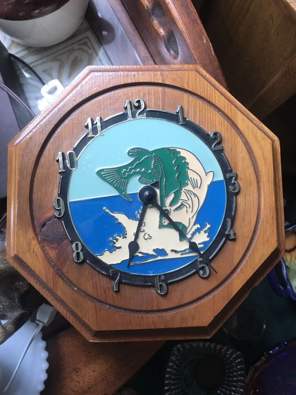 Wood Bass fish clock
