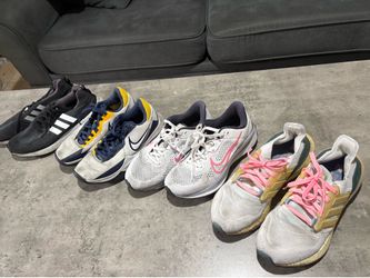 Tennis shoes