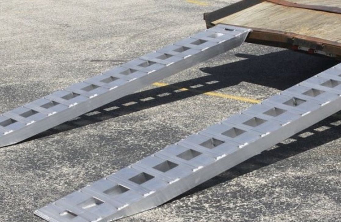 Brand new 10’ trailer ramps Aluminum