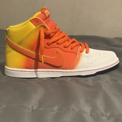 BRAND NEW MEN NIKES…SIZE 9