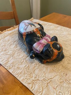 Vintage Asian sleeping cat porcelain chinoiserie statue. Equestrian style. Unique! Good condition.