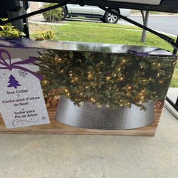 Brand New Large Metal Christmas Tree Collar