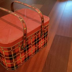 MID-CENTRY PLAID PICNIC BASKET