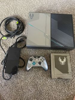 Xbox One Halo Edition With OG Controller And Games