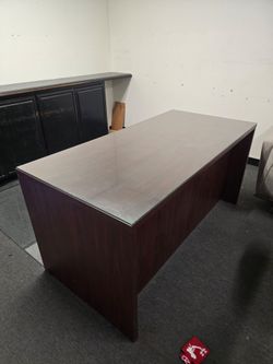 Free desk with glass top