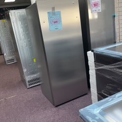 Upright Freezer New And 1 Year Warranty 