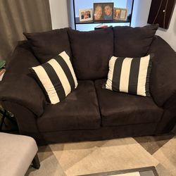 Love Seat Couch /Sofa 
