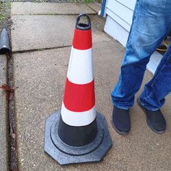 28" Reflective Construction Cones. New!