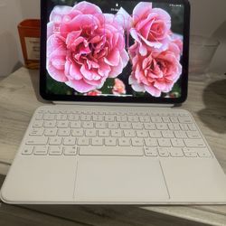 iPad A16 With Apple Magic Keyboard 