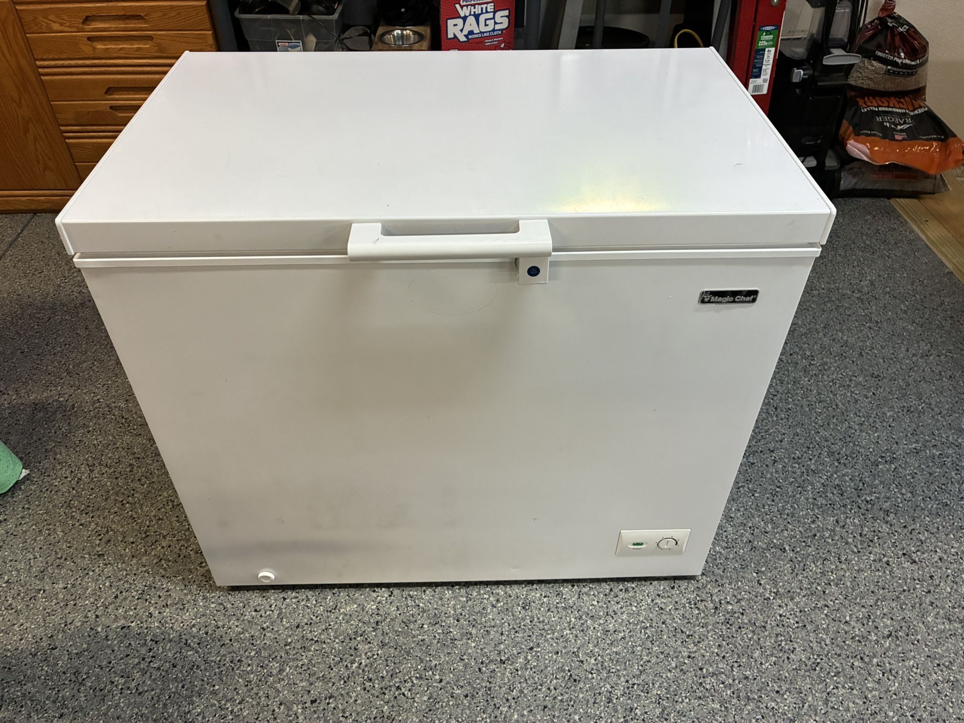 Magic chef 8.7 Cubic freezer Chest