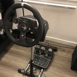 Logitech G920 Driving Force Racing Wheel and Floor Pedals for Xbox Series X