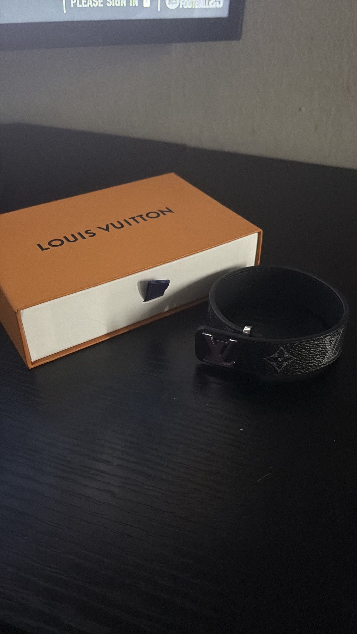 Lv Bracelet 