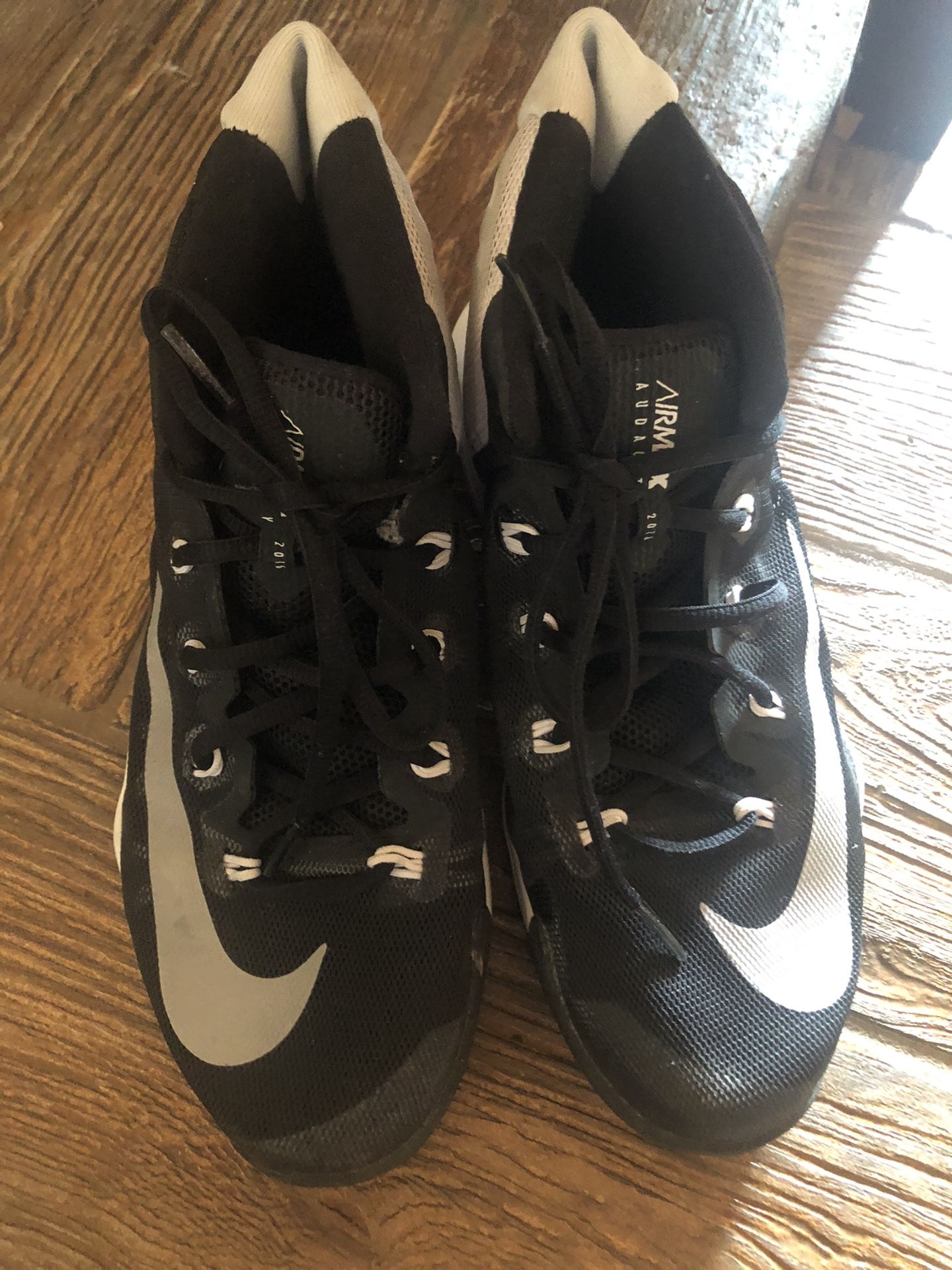 Nike Size 8 Basketball Shoes