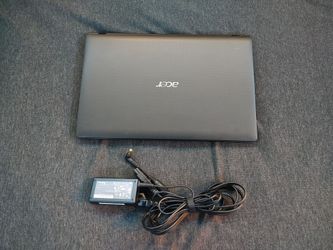 Acer Aspire 5742 Series PEW71 Laptop w/ Charger