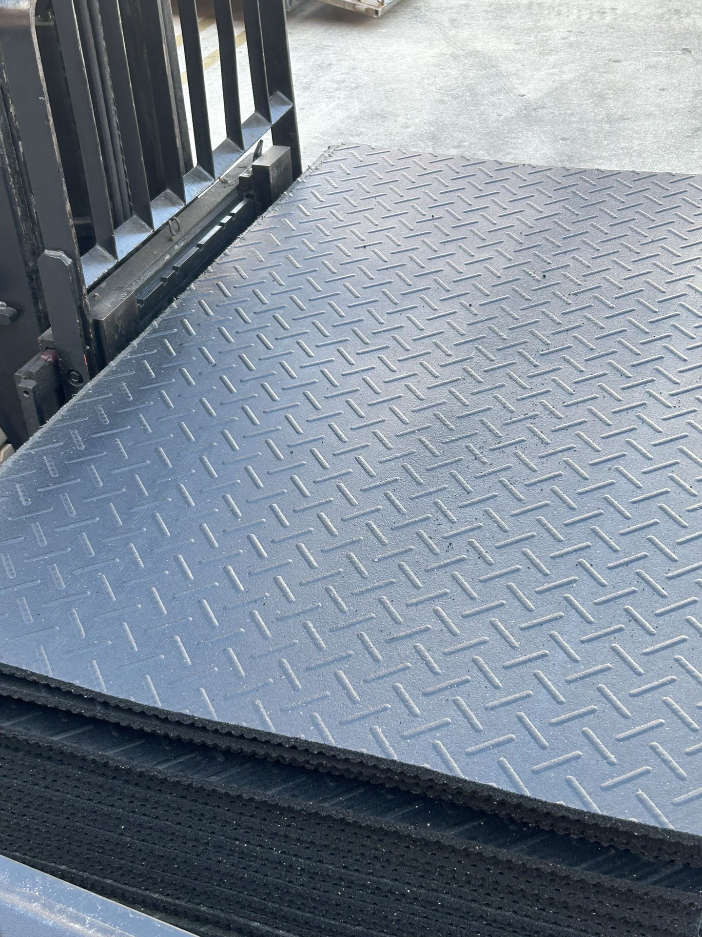 Black Rubber 4ft x 6ft 3/4 inch mat Home/Commercial