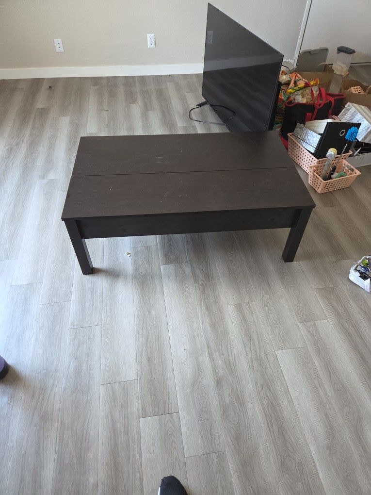 Coffee Table W Storage
