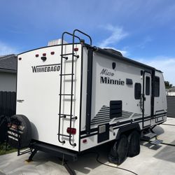 Winnebago Rv Travel Trailer 