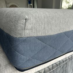 Full hybrid mattress basically new! 
