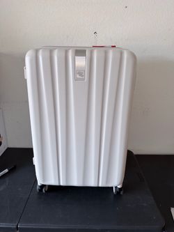 NEW Hanke 24” Expandable Luggage