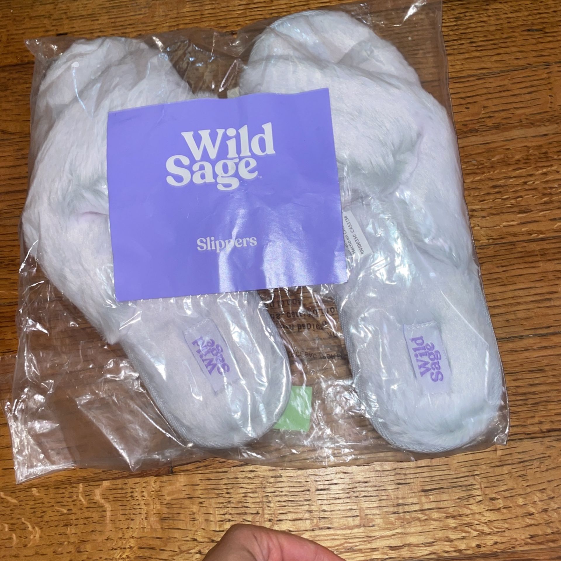 Bed bath And Beyond Slippers Sz XL