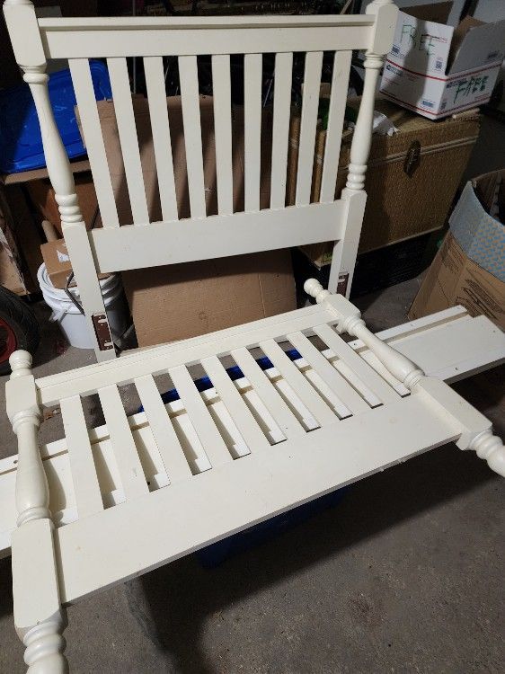 White Solid Wood Bedroom Set 3 Piece