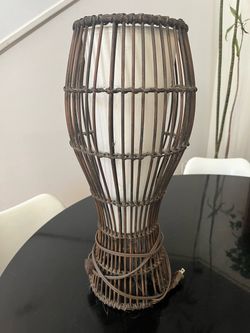Rattan lamp with Edison bulb