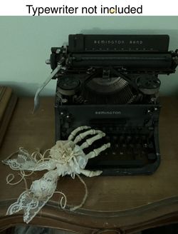 Embellished Gasparillo Skeleton Hand•Measurements In Photos 