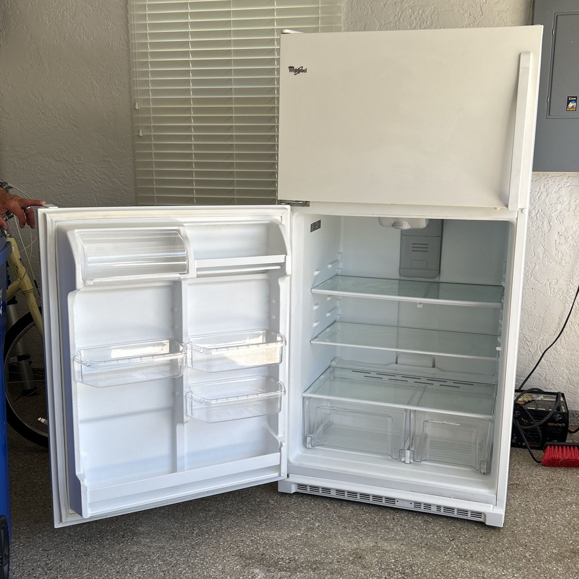 Whirlpool White Refrigerator / Freezer 20.5 cu/ft