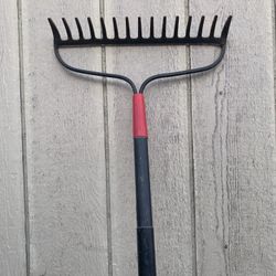 Rake With Fiberglass Handle 