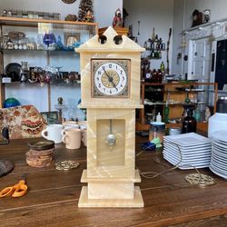Onyx Spartus Clock Vintage