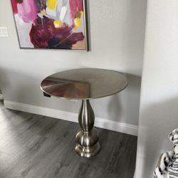 Round Side Table 