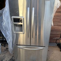 Kitchen aid Refrigerator. Works Well, Had It In My Garage For Years But Don’t Need Anymore