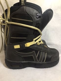 Size 6 W Vans Snowboard Boots