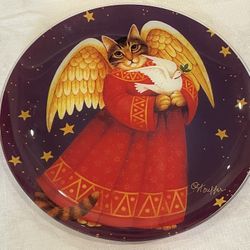 Vintage Stouffer Studio art glass plate featuring an angel cat with a dove. 13.25”