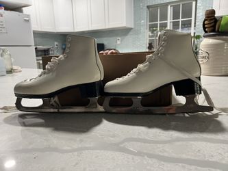 GMS SABINA ICE SKATING BOOTS Size 6  Or 240 mm