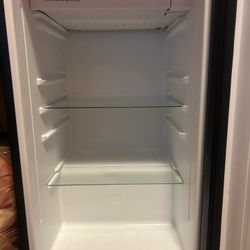 Mini Refrigerator/ Freezer 