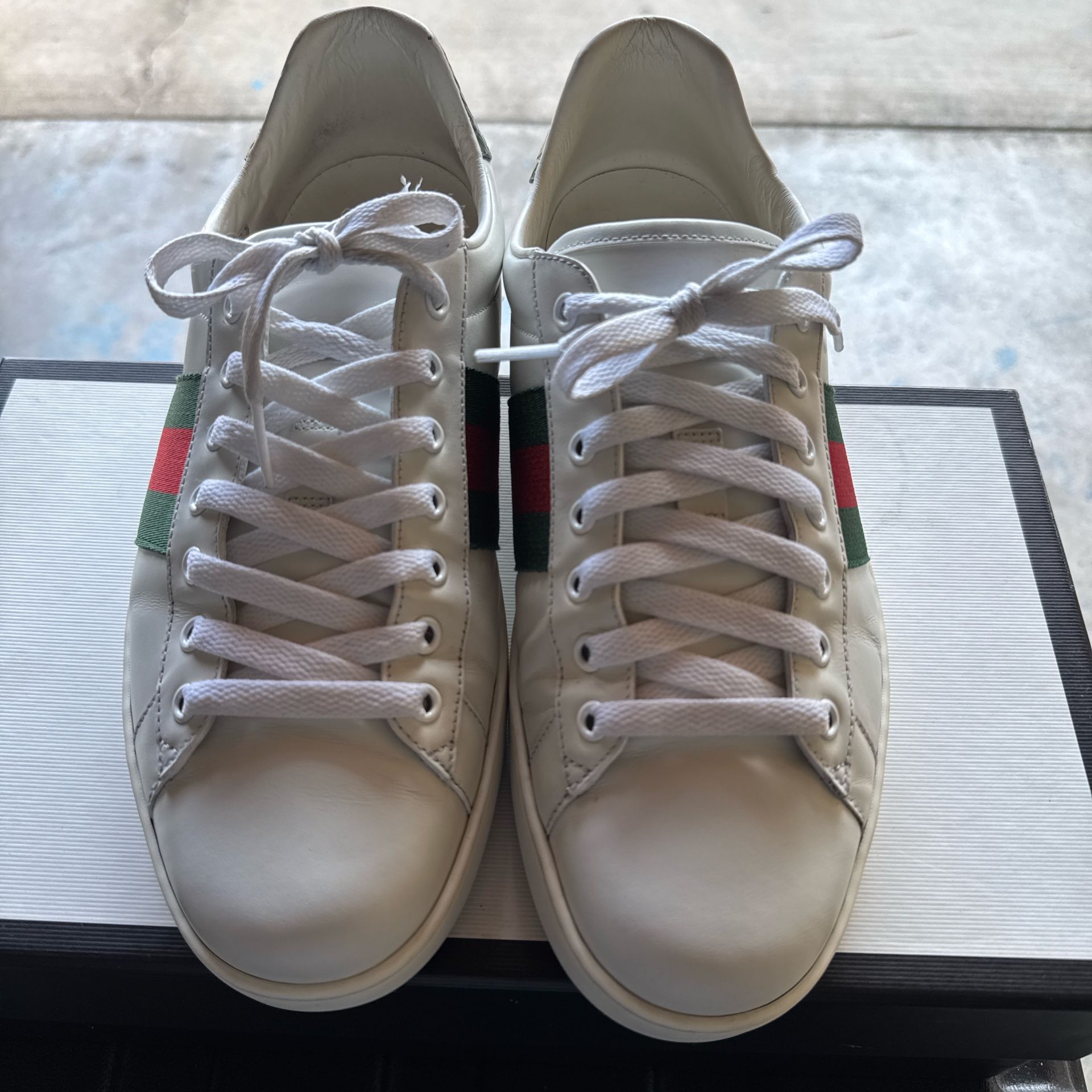Men’s size 10 Gucci shoes