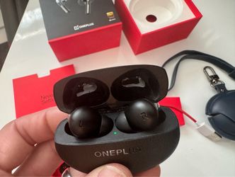 One Plus Pro 3 Bluetooth Earbuds with Ptotective Case