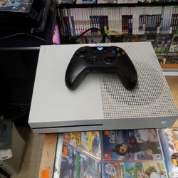 Xbox One S One Controller And Cables 