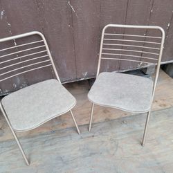 Two vintage  folding mid-century modern '50s '60s Samsonite metal chairs MCM 
