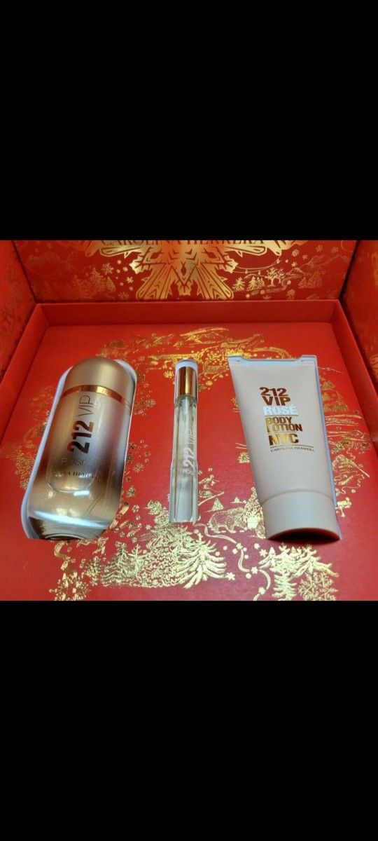 Carolina Herrera 212 Vip Rose