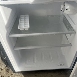 Insignia™ - 2.7 Cu. Ft. Mini Fridge with Door Storage and ENERGY